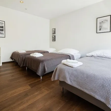 Old Town Apartment *