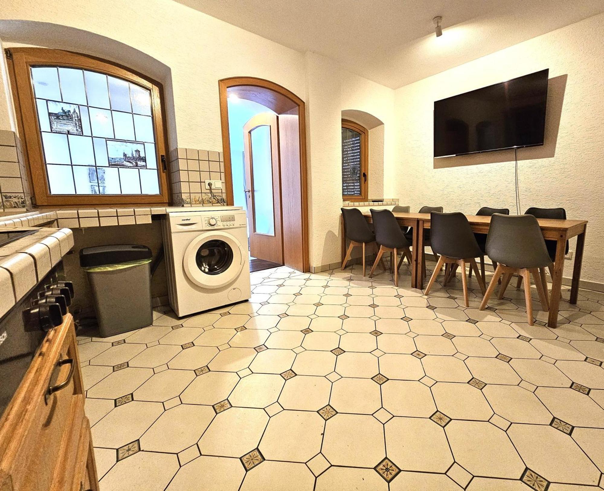 Old Town Apartment *